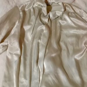 White blouse, very ari and elegant. Large, from impressions of California.